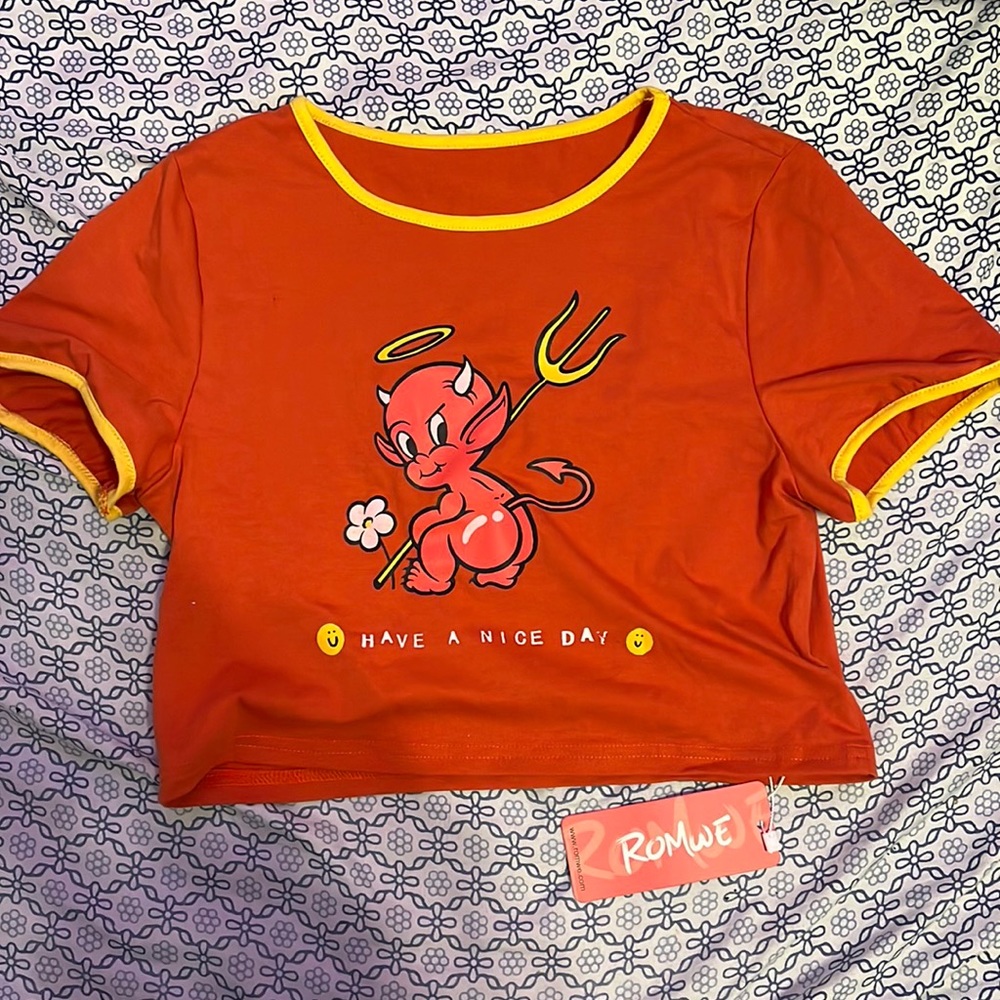 Selling: Red graphic crop tee shirt. Size small.